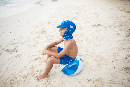 Playshoes Czapka letnia z ochroną UV dla niemowlaka – czapka z daszkiem dziecięca Rekin rozmiar 49 cm