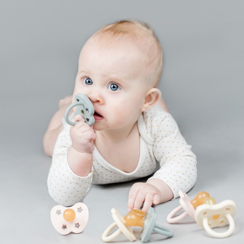 Smoczki i gryzaki z naturalnego kauczuku - czyli to, co niemowlaki lubią najbardziej!