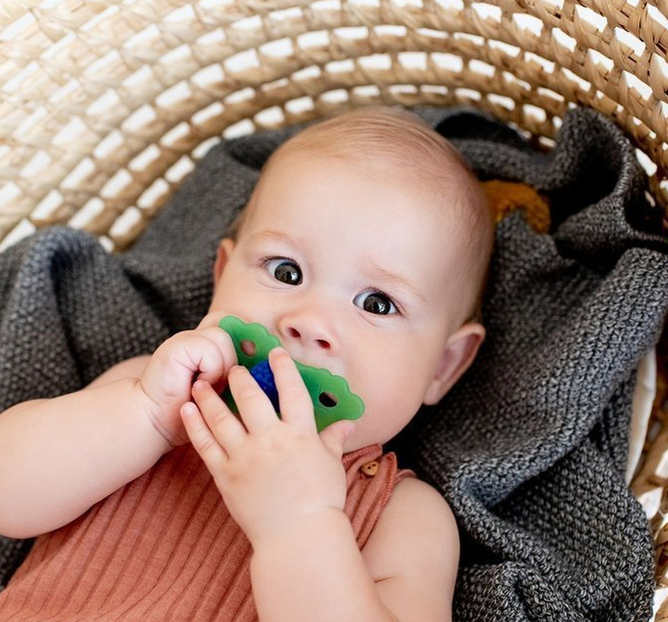 Jak dbać o ząbki i dziąsła niemowlaka?