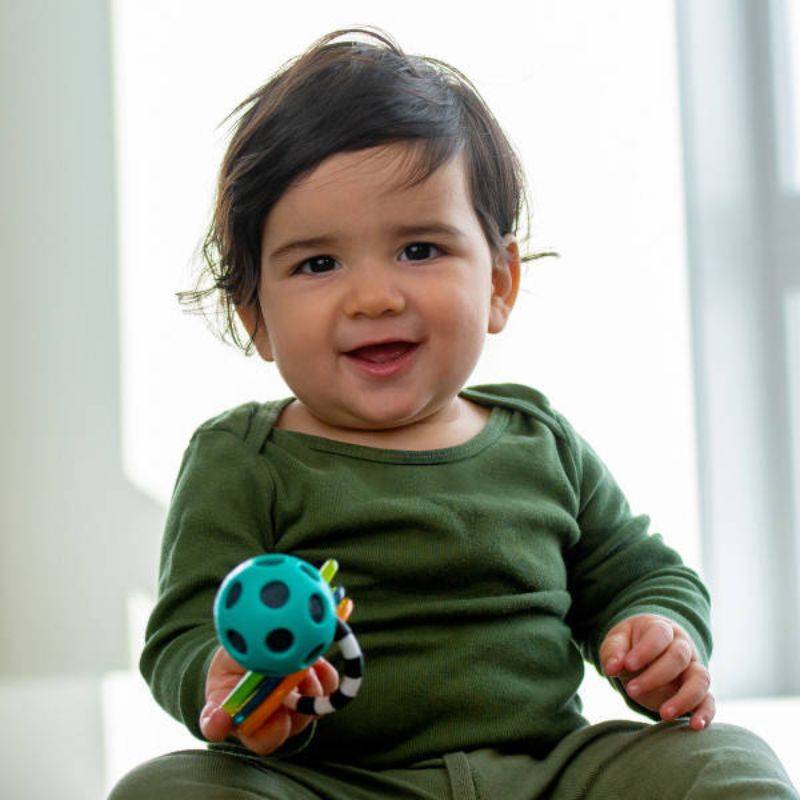 Grzechotka – kluczowa zabawka wspierająca rozwój niemowląt i małych dzieci